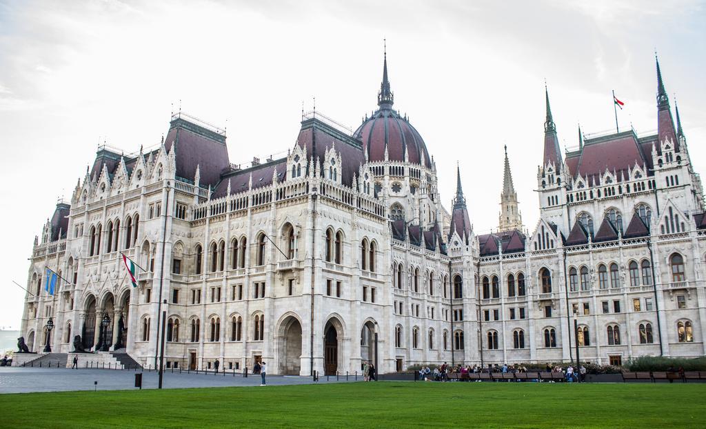 Home At Parliament Budapest Kültér fotó