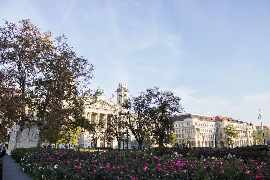 Home At Parliament Budapest Kültér fotó