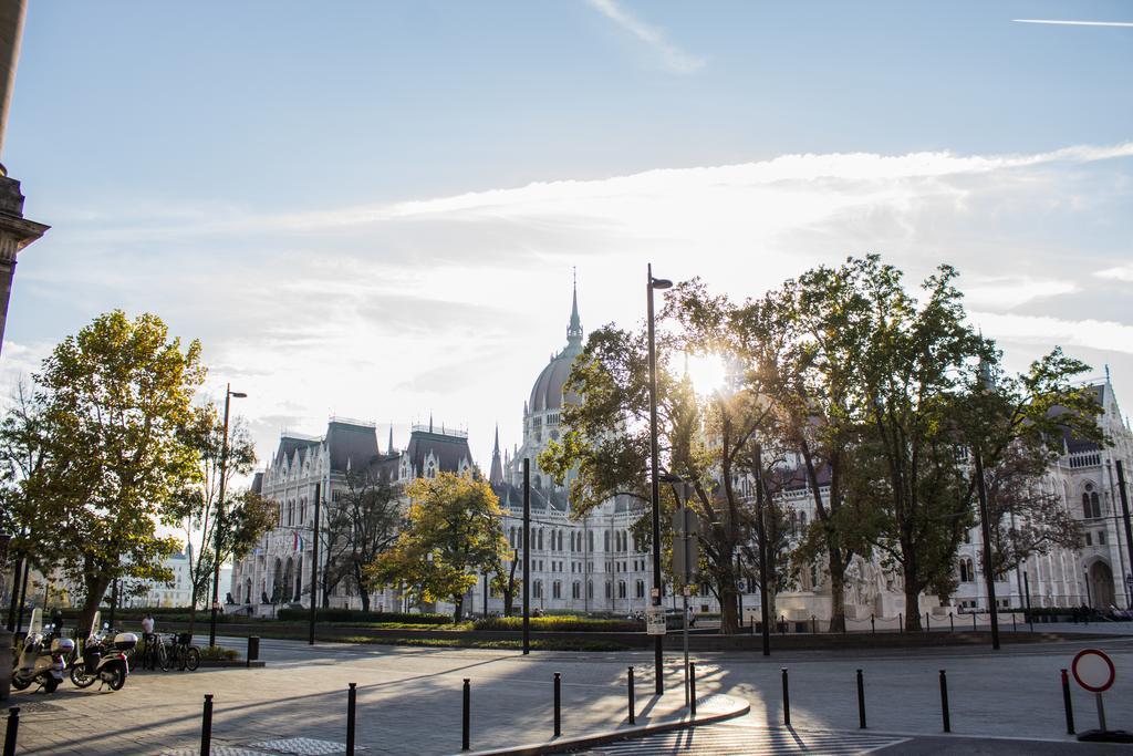 Home At Parliament Budapest Kültér fotó